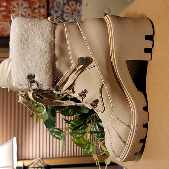 STEVE MADDEN Northern Faux Fur Trim Sand Boot - Picture 9 of 10